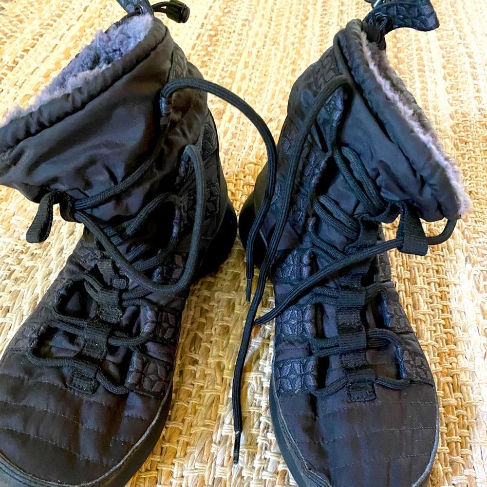 Nike winter sneaker boot, size 7.5